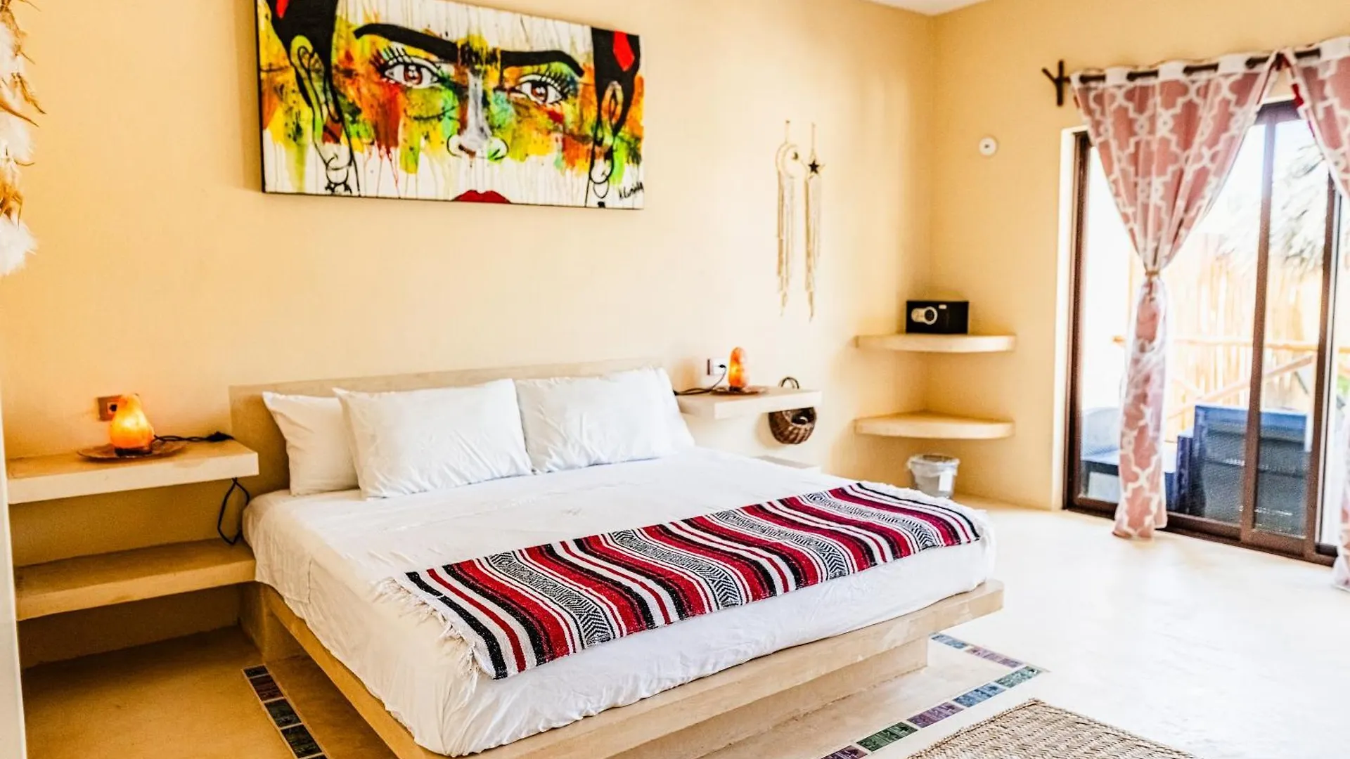アパートホテル Ateneaholbox 3 Story Building メキシコ