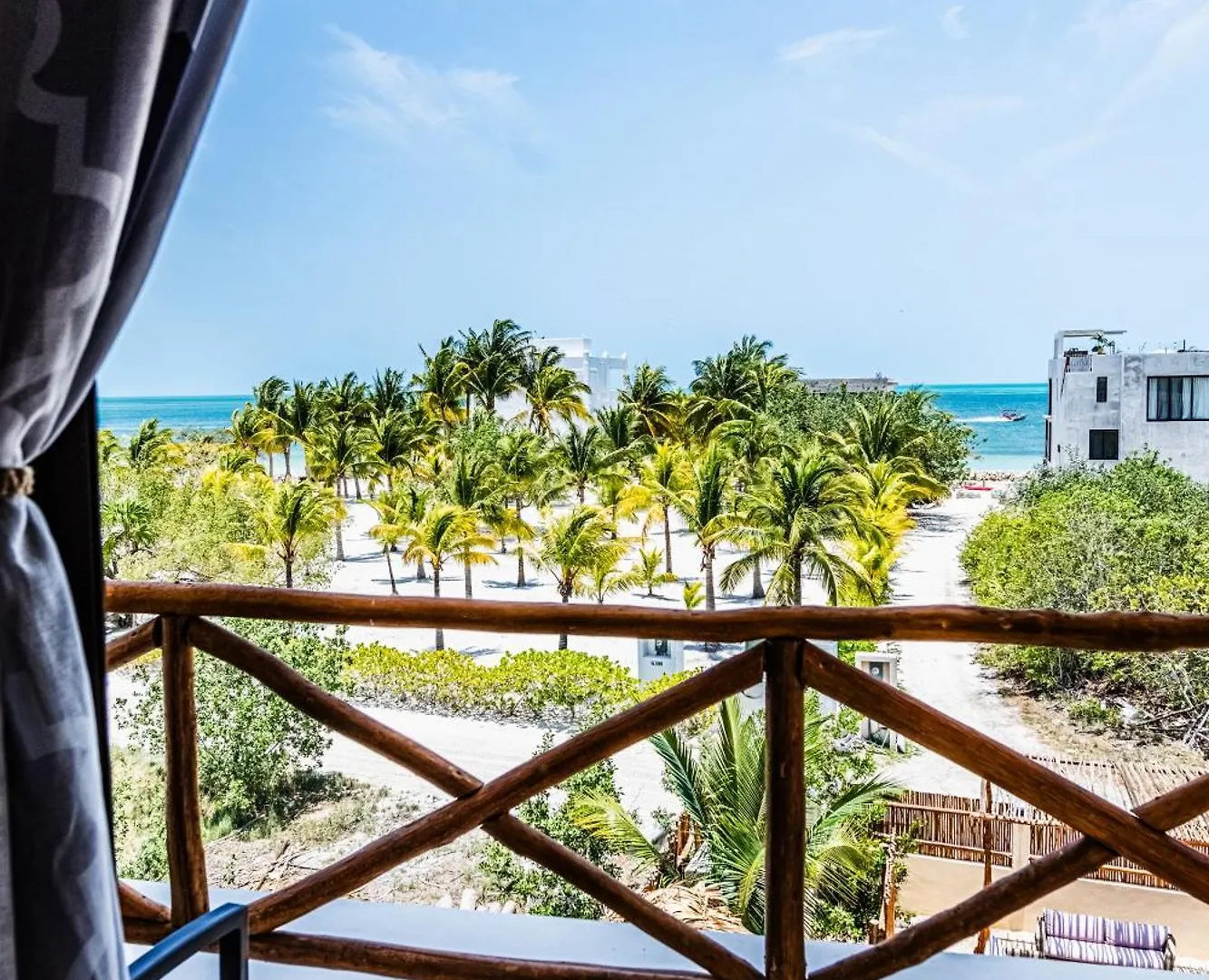 アパートホテル Ateneaholbox 3 Story Building メキシコ