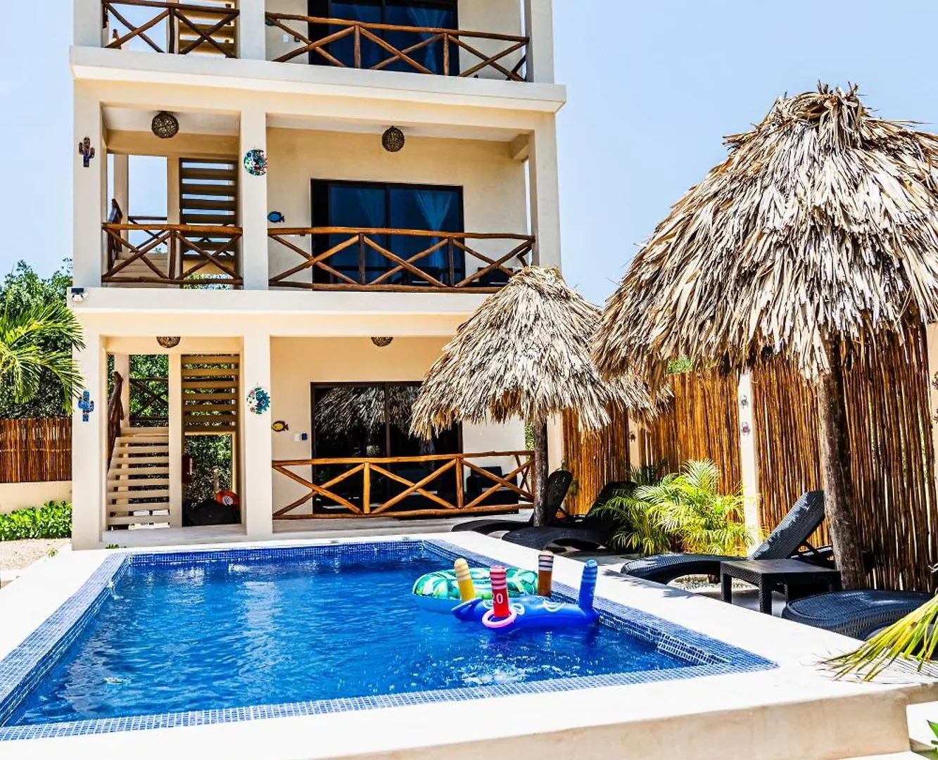 Ateneaholbox 3 Story Building メキシコ