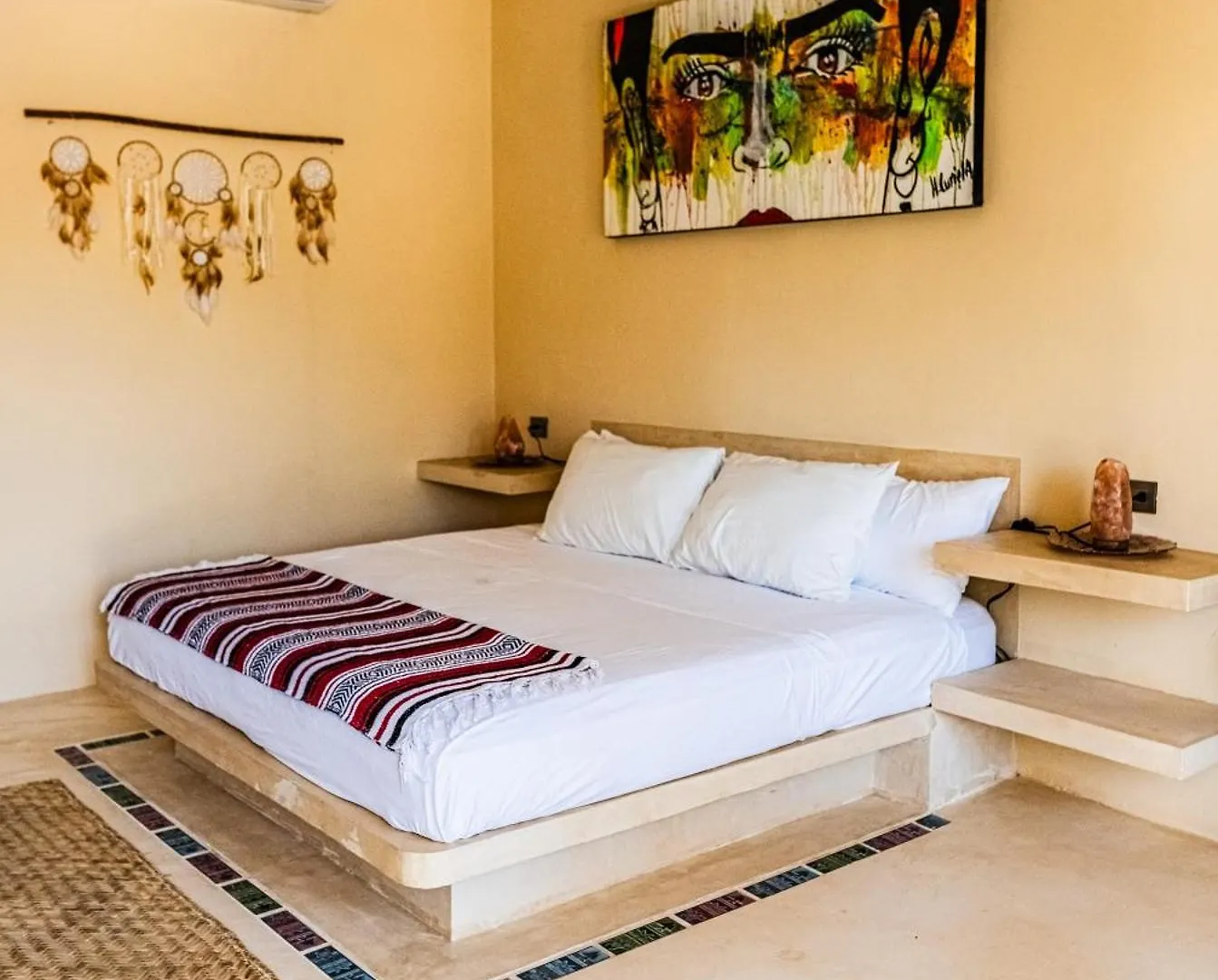 Ateneaholbox 3 Story Building Appart hôtel